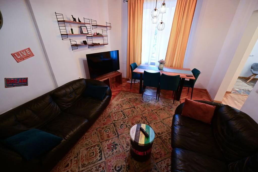 Flh - Zen Apartment Sibiu Esterno foto